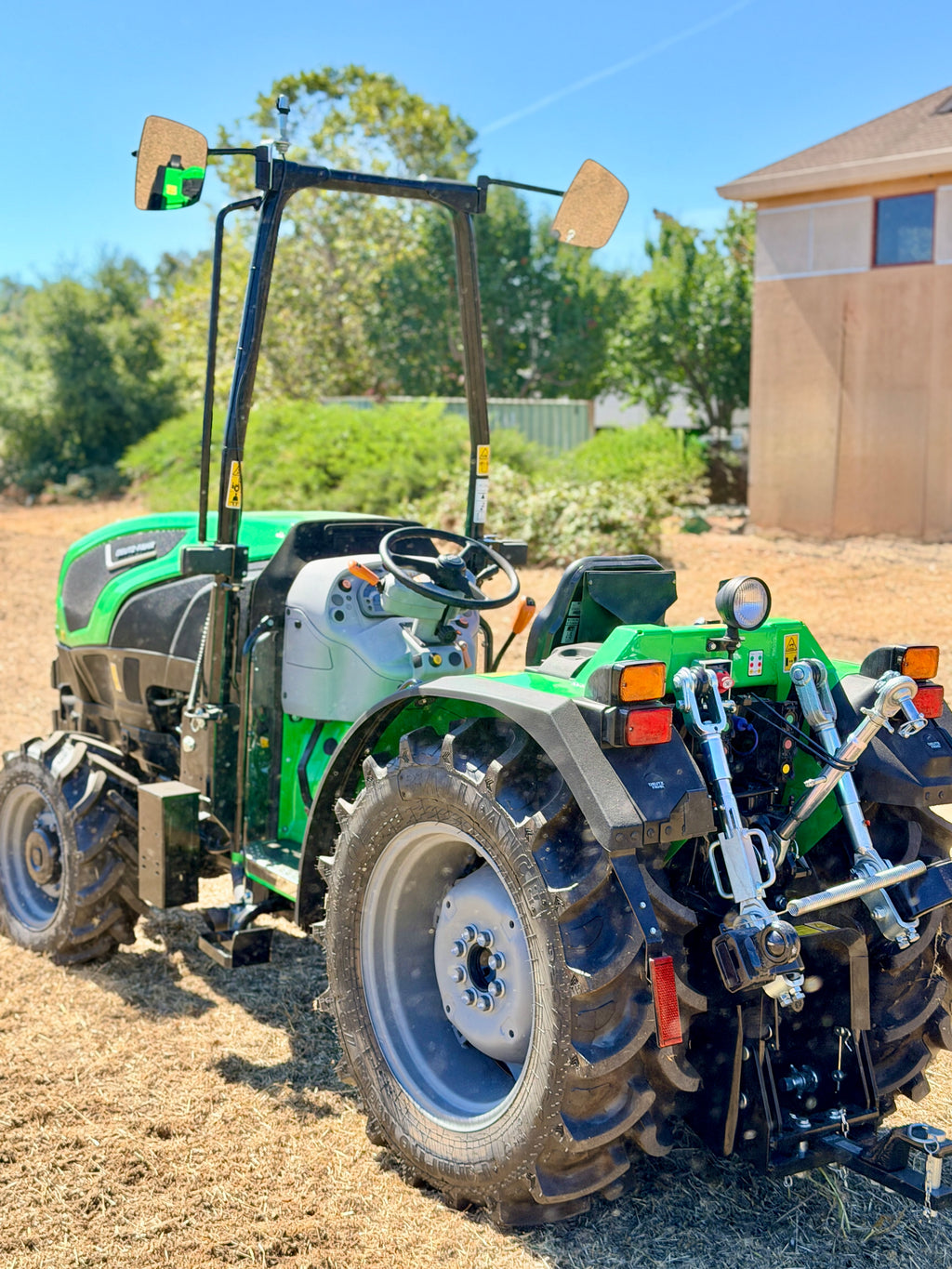 Rental | Deutz Fahr 5080.4 DV Roll Over Protective Structure Vineyard Tractor