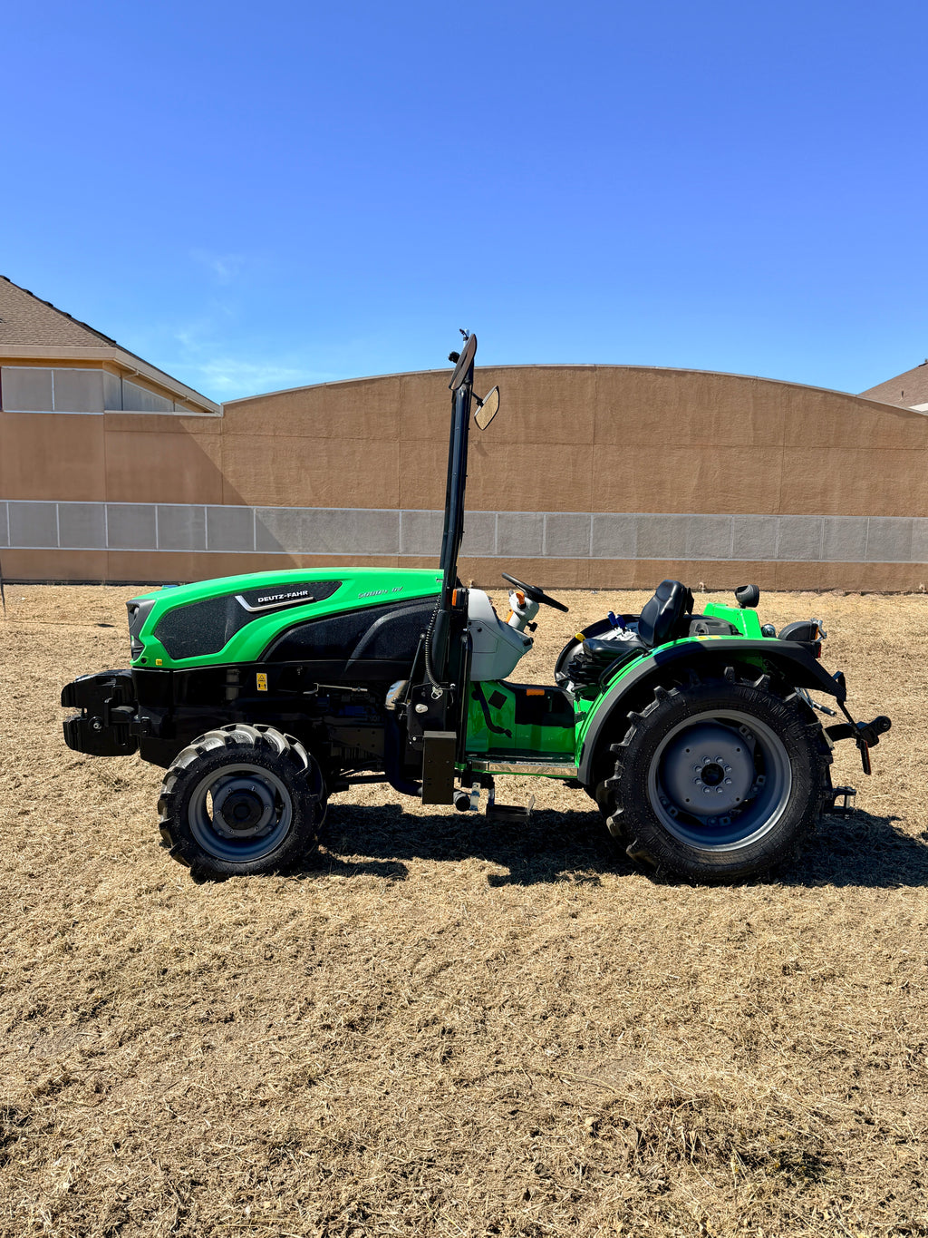 Rental | Deutz Fahr 5080.4 DV Roll Over Protective Structure Vineyard Tractor