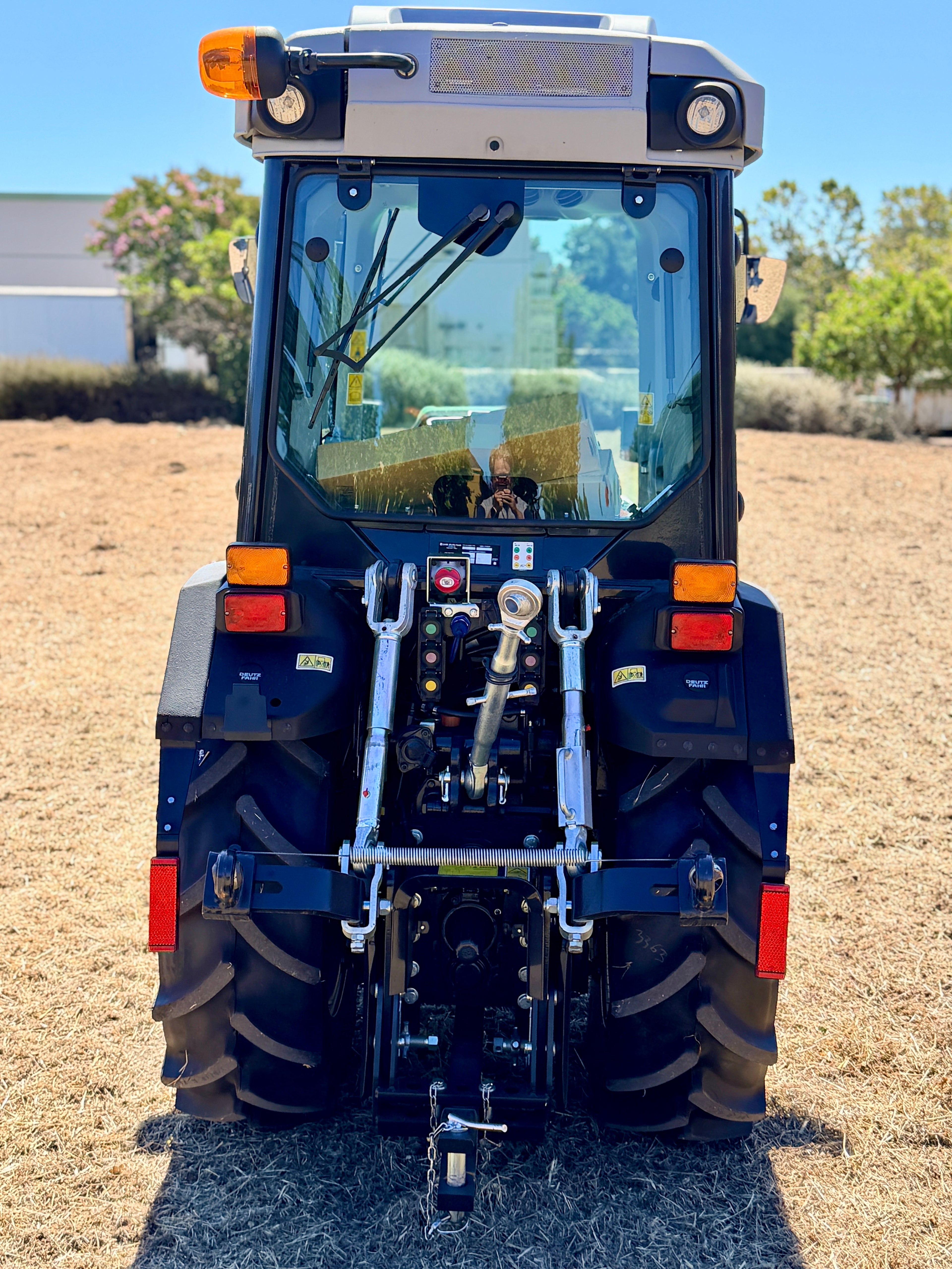 Deutz Fahr 5080.4 DV Vineyard Tractor with Cab
