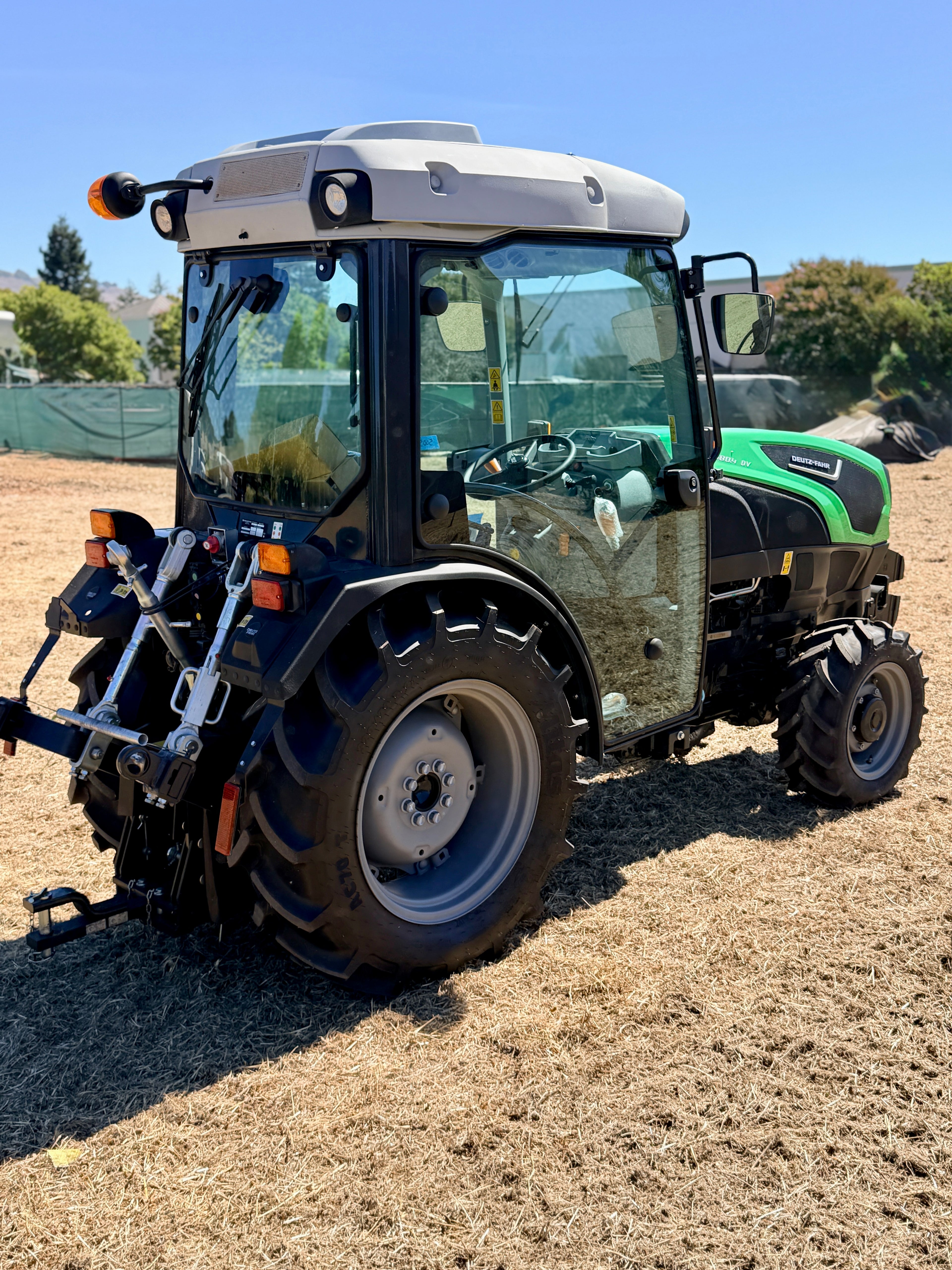 Deutz Fahr 5080.4 DV Vineyard Tractor with Cab